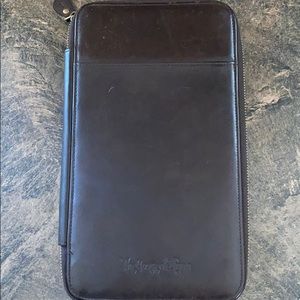 House of Flynn Traveler’s wallet